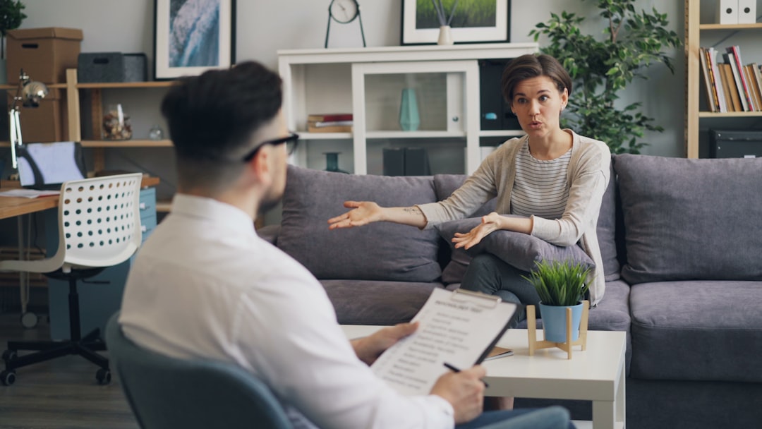 a-man-sitting-on-a-couch-talking-to-a-woman-z7k5pu-ucnu